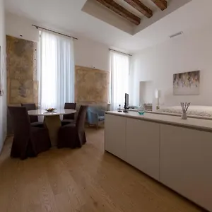 home-venice-apartments-rialto-4.hotelslidodijesolo.com/